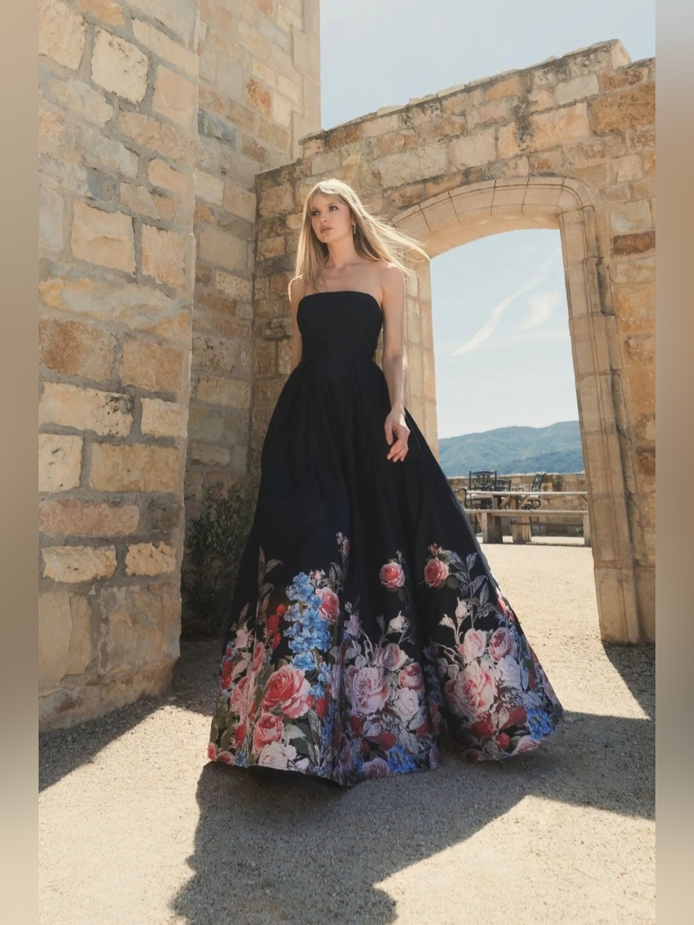 MAC DUGGAL
Black Strapless Floral Brocade Ballgown Size 6